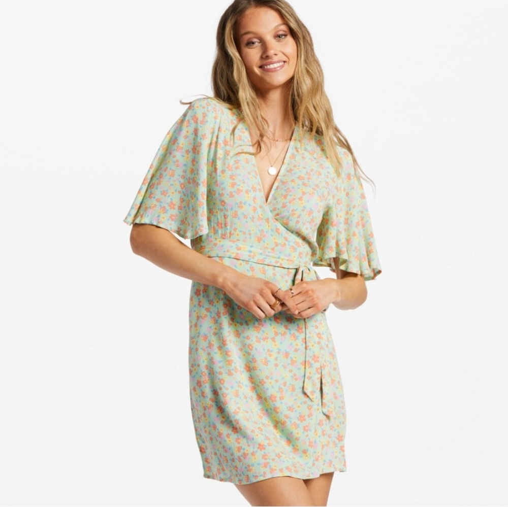 NWOT Billabong - All For You floral green flutter sleeve wrap dress